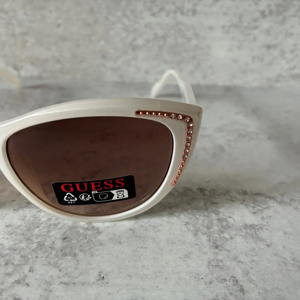 GUESS Pearl White Cat Eye Sunglasses Rose Gold Stud Detail NEW